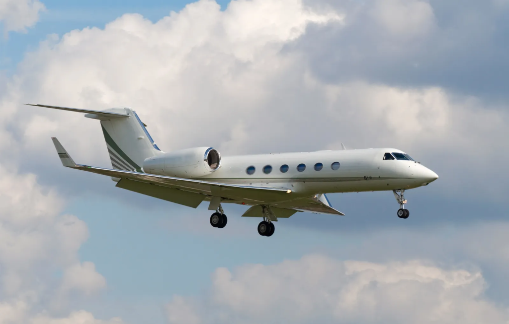 gulfstream-g450-business-jet-passengers gulfstream-g450-business-jet-passengers